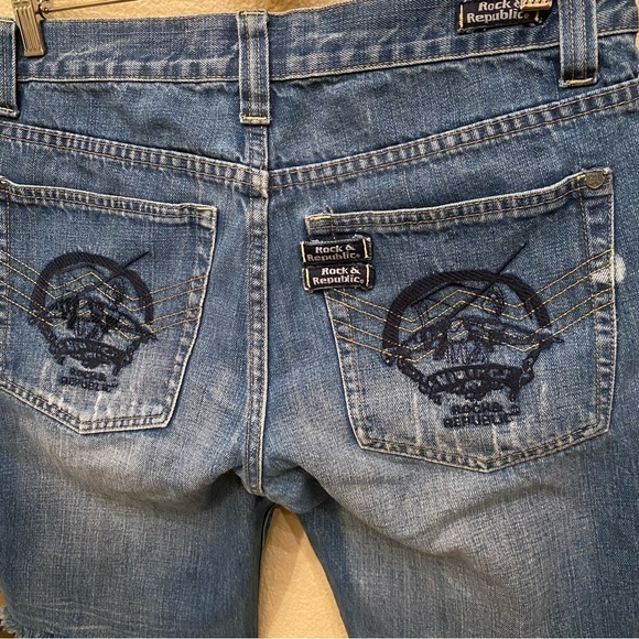 ROCK & REPUBLIC Blue Graphic Pockets Raw Frayed Hem Shorts Size 17 1/2” Waist - Picture 2 of 9